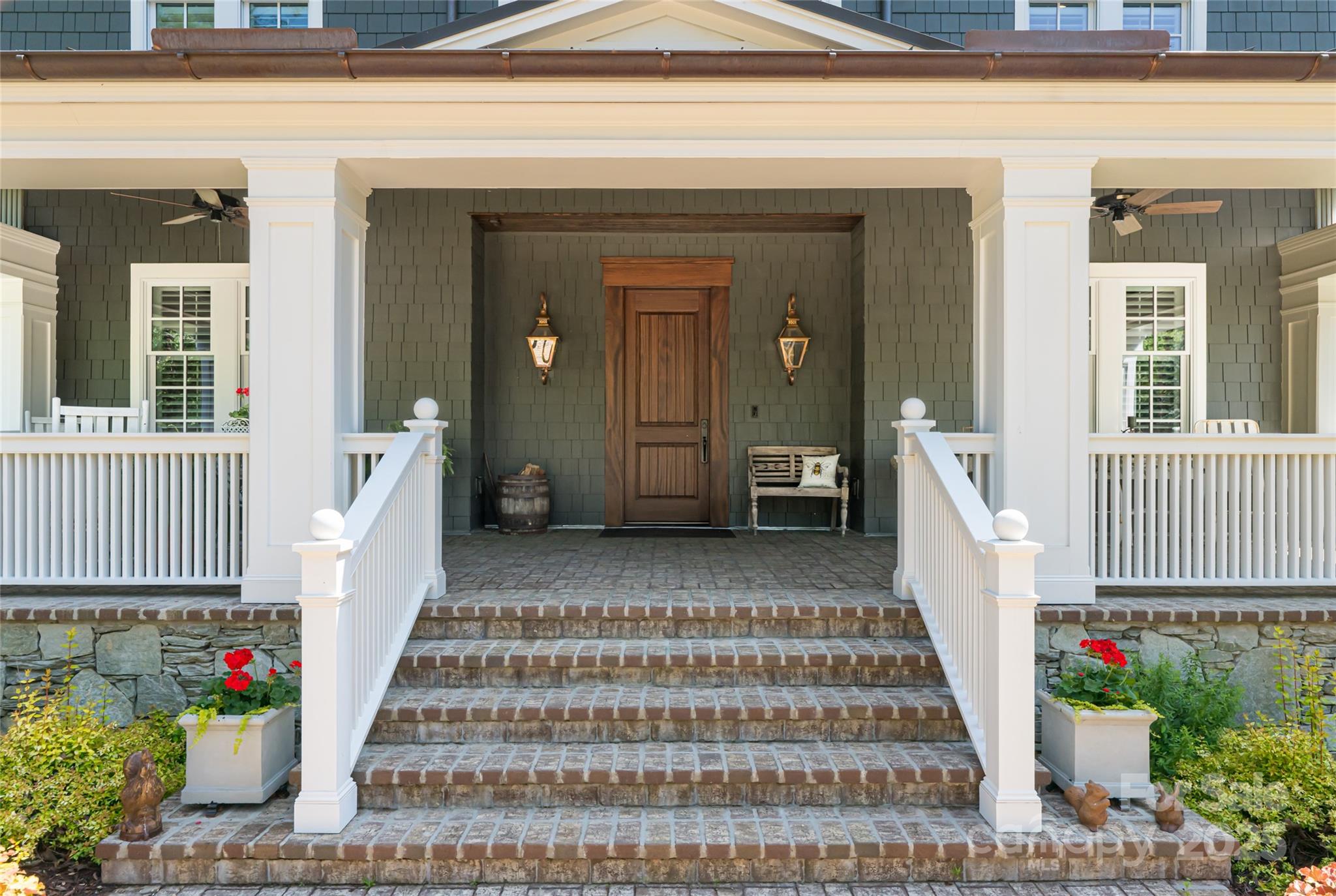1 Cedar Chine Drive