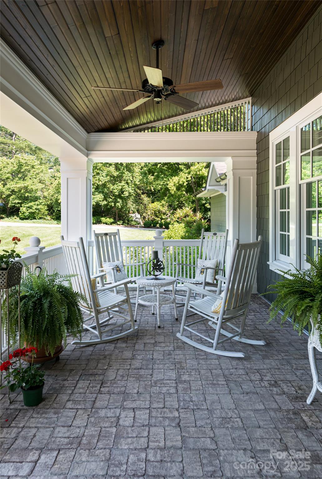 1 Cedar Chine Drive