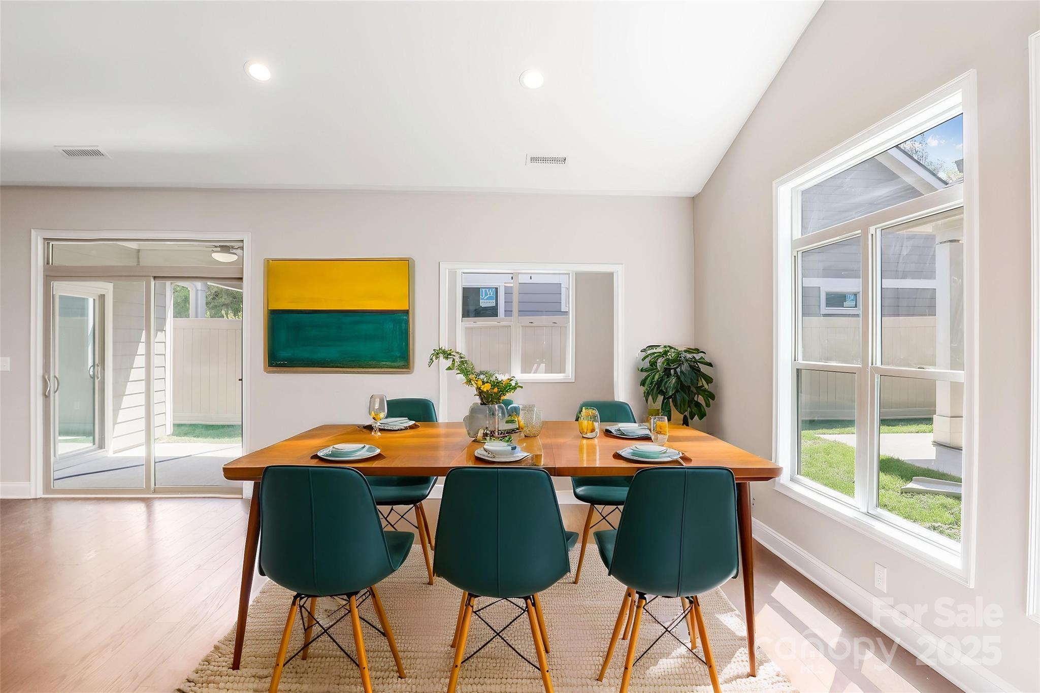 Hickory, North Carolina 28601, United States, 2 Bedrooms Bedrooms, ,2 BathroomsBathrooms,Residential,Under Contract,132547