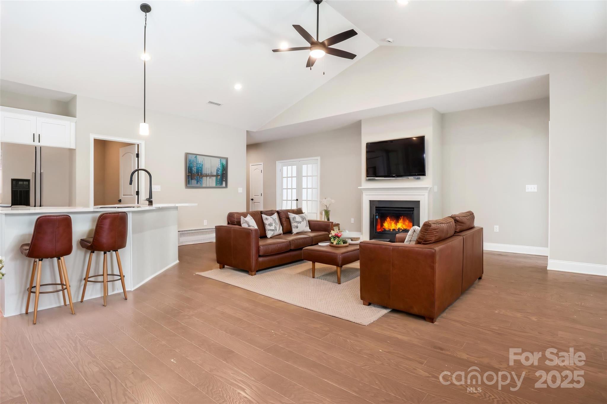 Hickory, North Carolina 28601, United States, 2 Bedrooms Bedrooms, ,2 BathroomsBathrooms,Residential,Under Contract,132547