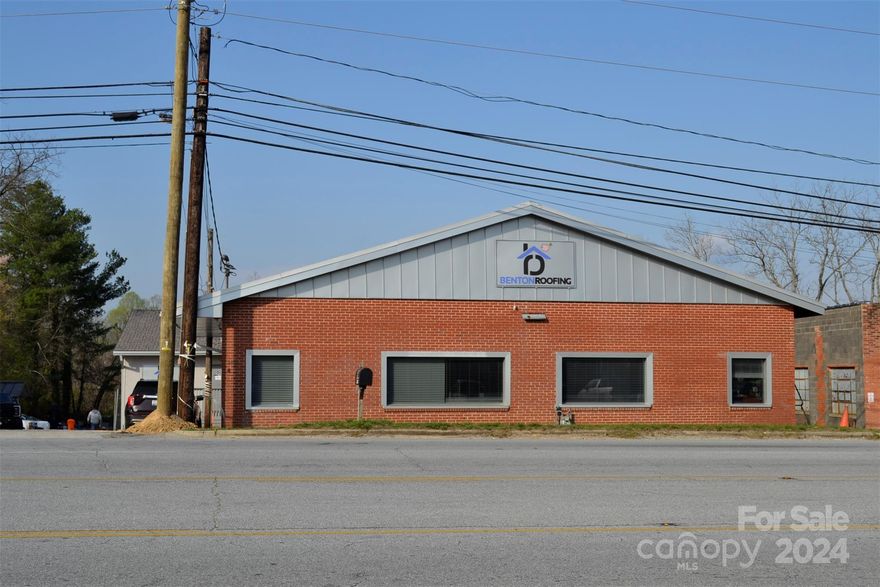 Welcome to your next business location! Situated on a prominent spot along Spartanburg Highway, this versatile commercial property offers a blend of office space and warehouse facilities, perfectly suited for a variety of business needs. The office building features multiple office spaces, providing ample room for your administrative operations, meetings, and client interactions. Bright and well-lit interiors create a professional atmosphere conducive to productivity. Don't miss this opportunity to establish your business in a prime location with unbeatable access and versatile facilities.