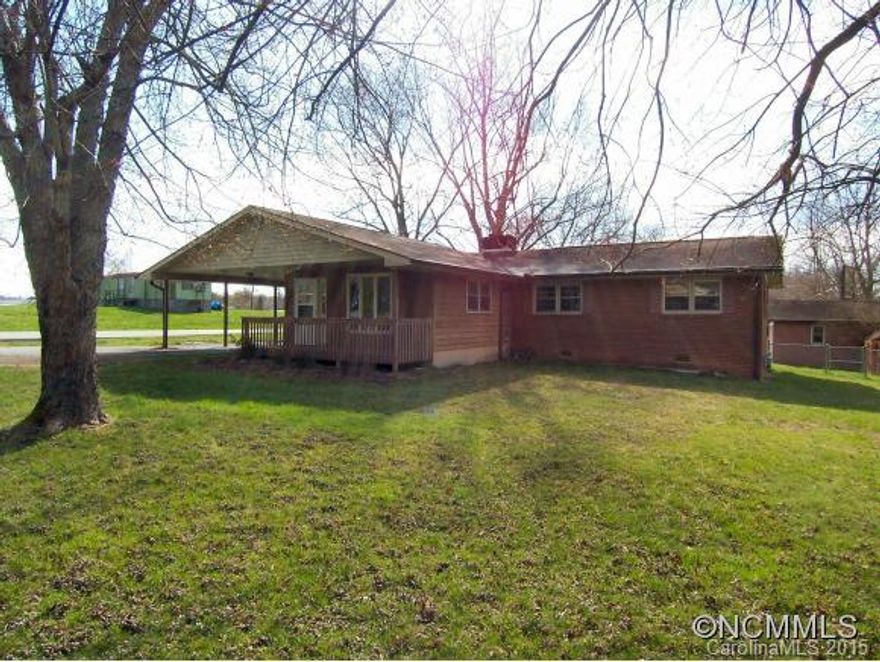 Wonderful affordable home in a very convenient location. Easy level lawn ready to be enjoyed. Detached garage or workshop in private fenced back yard. Home has lots of natural light. A must see!