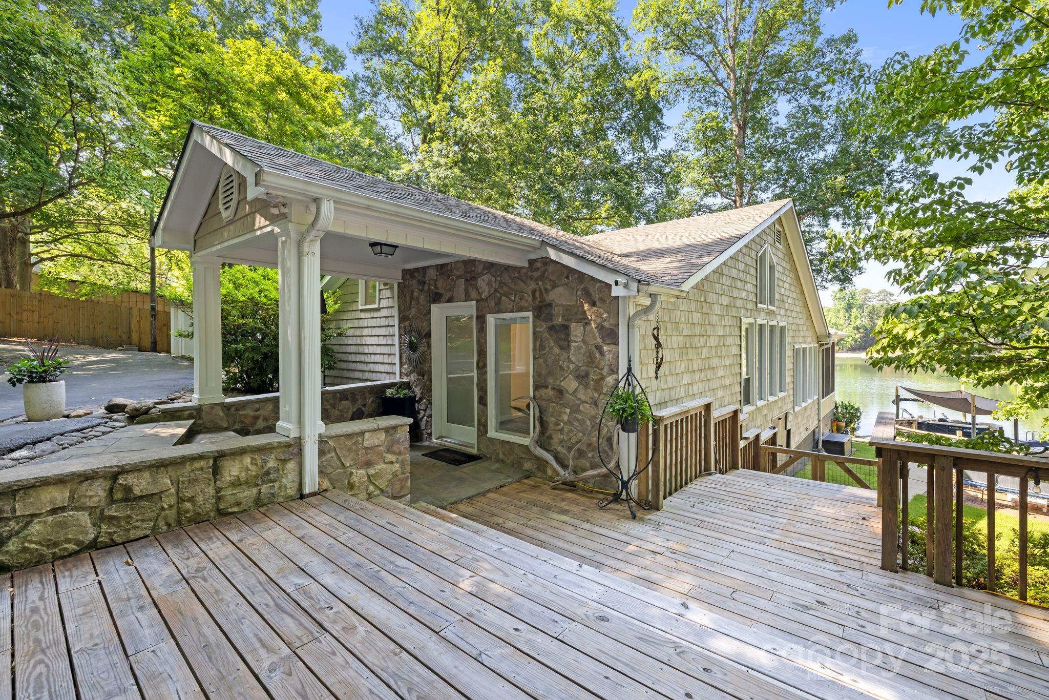 208 Island View Road