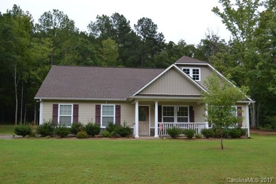 Great home located in desirable neighborhood with large lots.  This is a split bedroom plan home with a bonus room/sitting area between bedroom 2 and 3.  Great room has a fireplace/gas logs, granite kitchen with work island and huge eating area.  Lots of time will be spent on the screen or front porch.