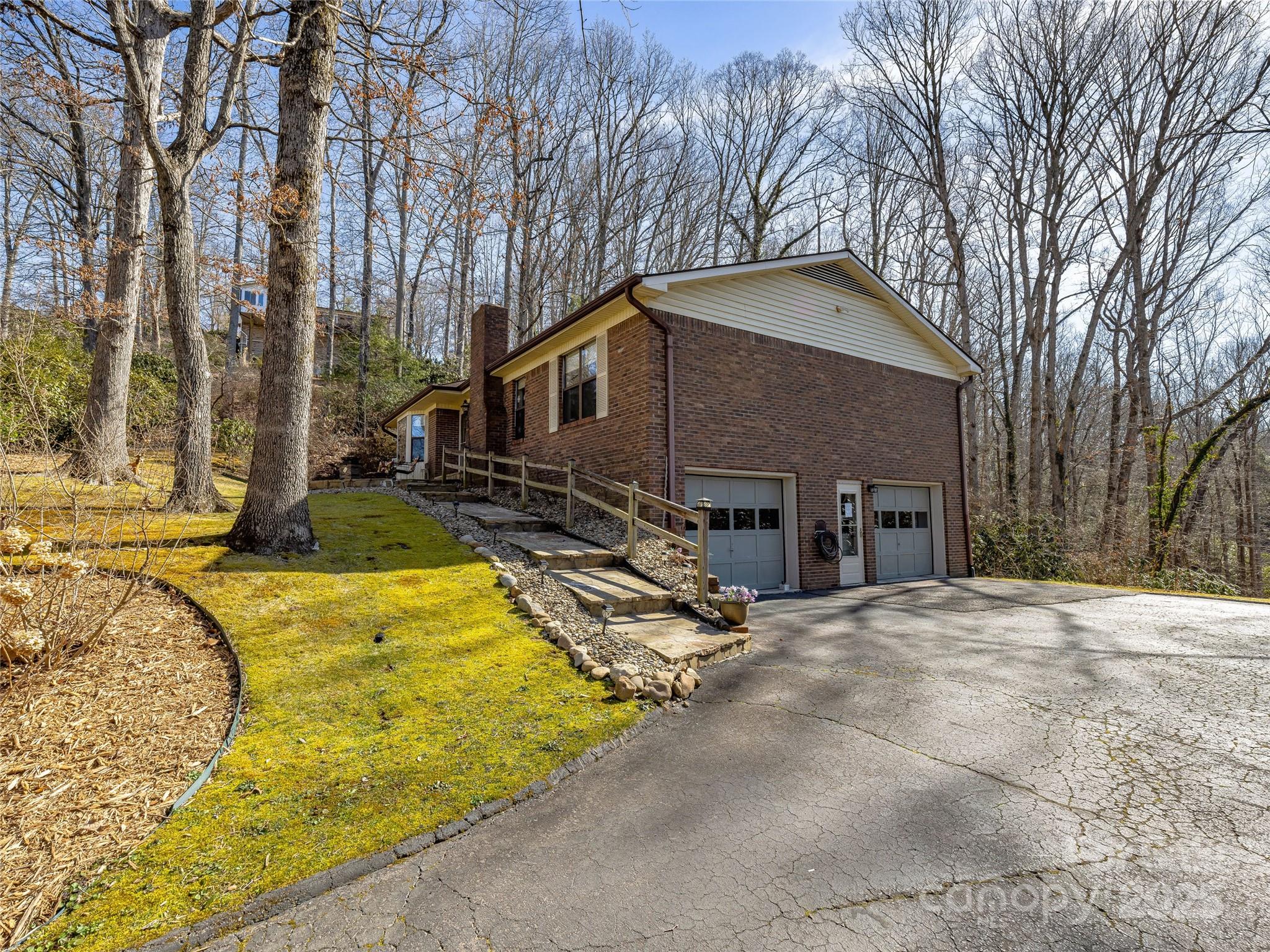 605 Goldview Drive