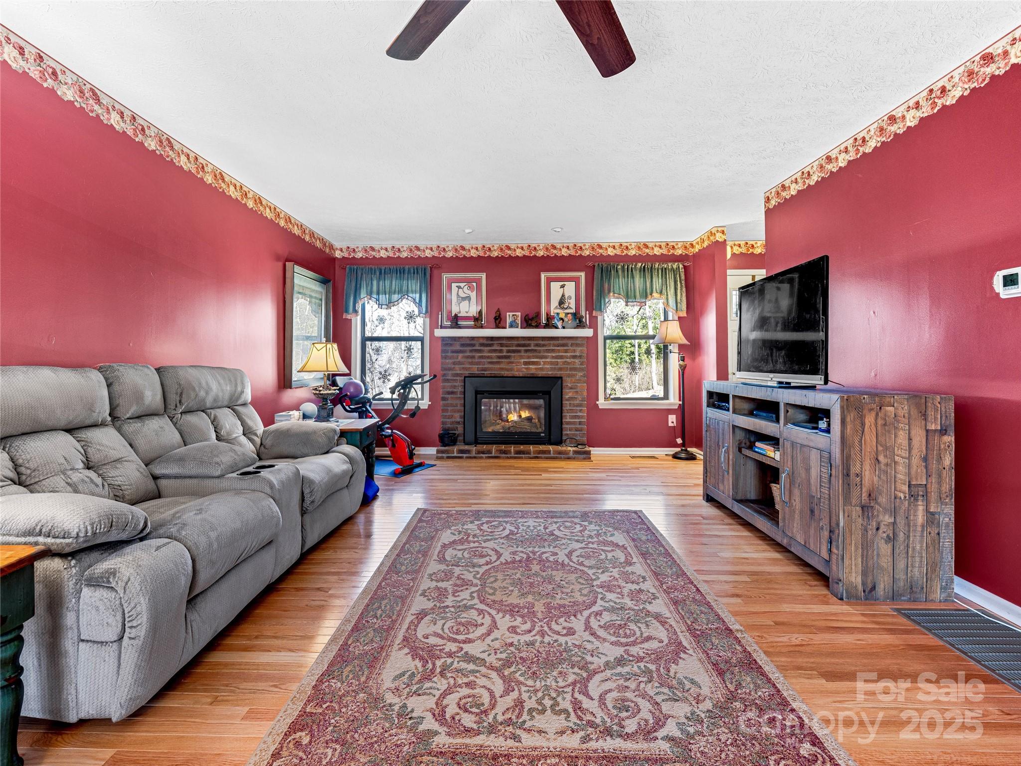 605 Goldview Drive
