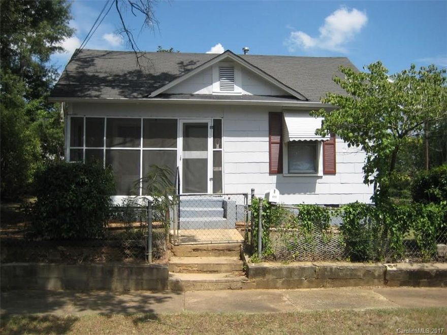 Great Starter Home or Great Home for an Investor, Cute Ranch w/ Bamboo Laminate fls in Hallway & 2 Bedrooms (2016), Living Room w/ HW fls, Formal Diving Room, Kitchen, & Laundry Room w/ Vinyl Fls ( 2016), Living Room, Kitchen, Dining & Master Bedroom painted in 2016, Fenced Yard, Close to Downtown Fountain Park