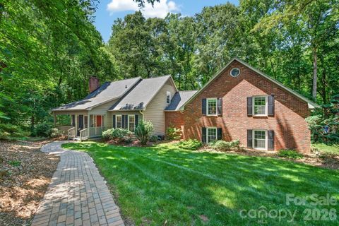 Photo of 1712 Saddlewood Drive, Fort Mill, SC 29715 (MLS # 4381555)