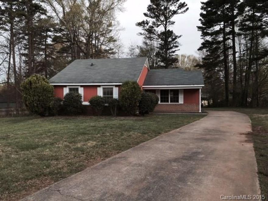 Established Four Seasons Community.  Community swimming pool, tennis court, and playground.  Newer roof and utility systems.  Strong rental history.  Excellent for investor or first time buyer.  Priced below tax value; motivated seller.