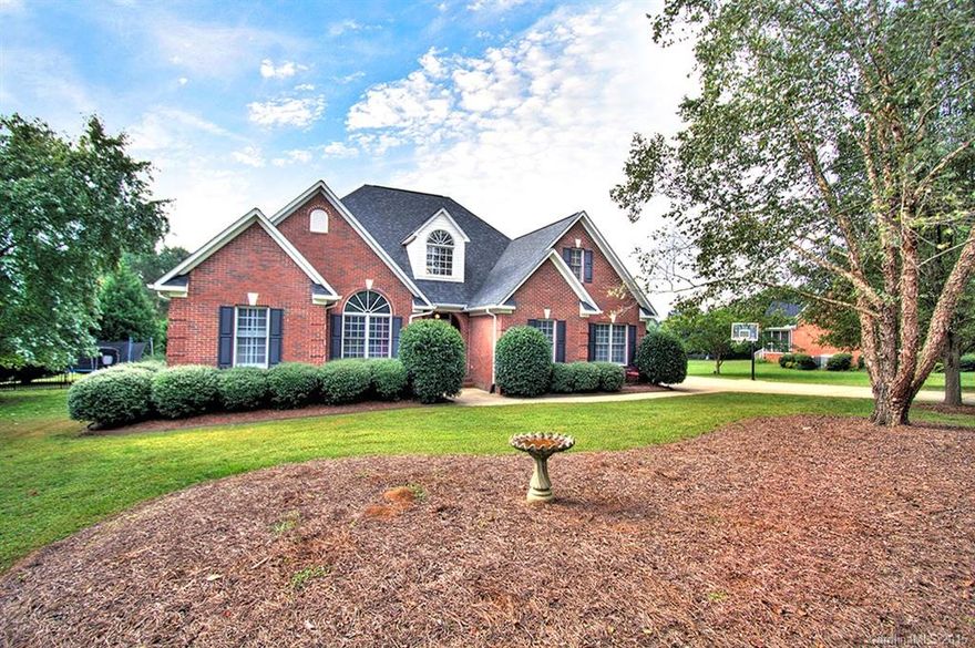 Beautiful 4BR/3ba Brick Ranch w/Bonus/Theatre Rm.  Features incl: granite counters & stainless appliances, open floor plan, gas FP & vaulted ceiling in great rm., plenty of light/windows & lots of hardwood flooring including in bedrooms.  DR area has trey ceiling.  Master bedroom suite has trey ceiling, walk-in his/her closets, tiled bathroom w/jetted tub, sep. shwr., water closet.  Separate entrance leads to BR, Bath & Rec. Rm.  Fence yard, covered porch, det. garage, on over 1/2 an acre.