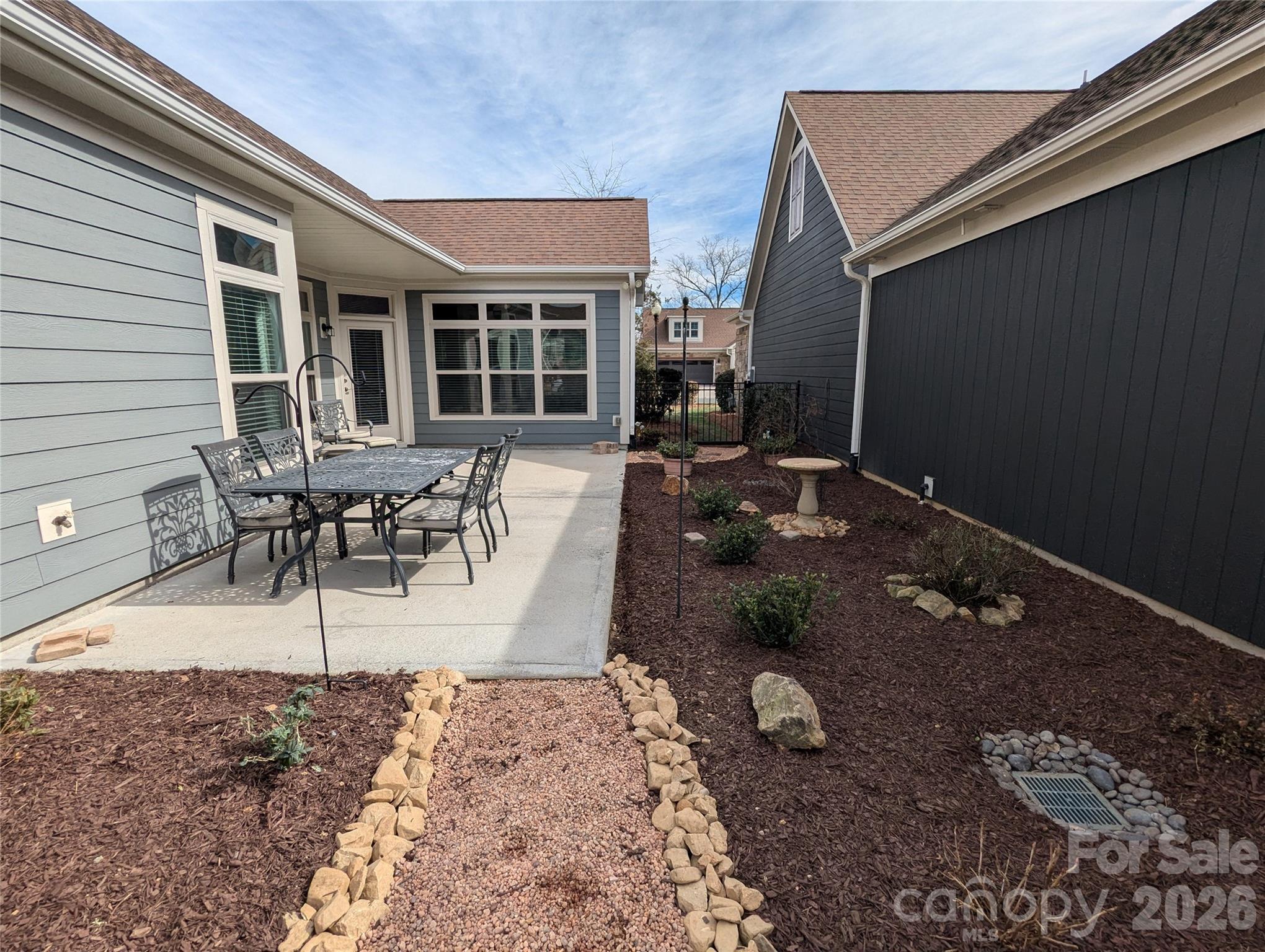 The Courtyards at Emerald Lake - Residential