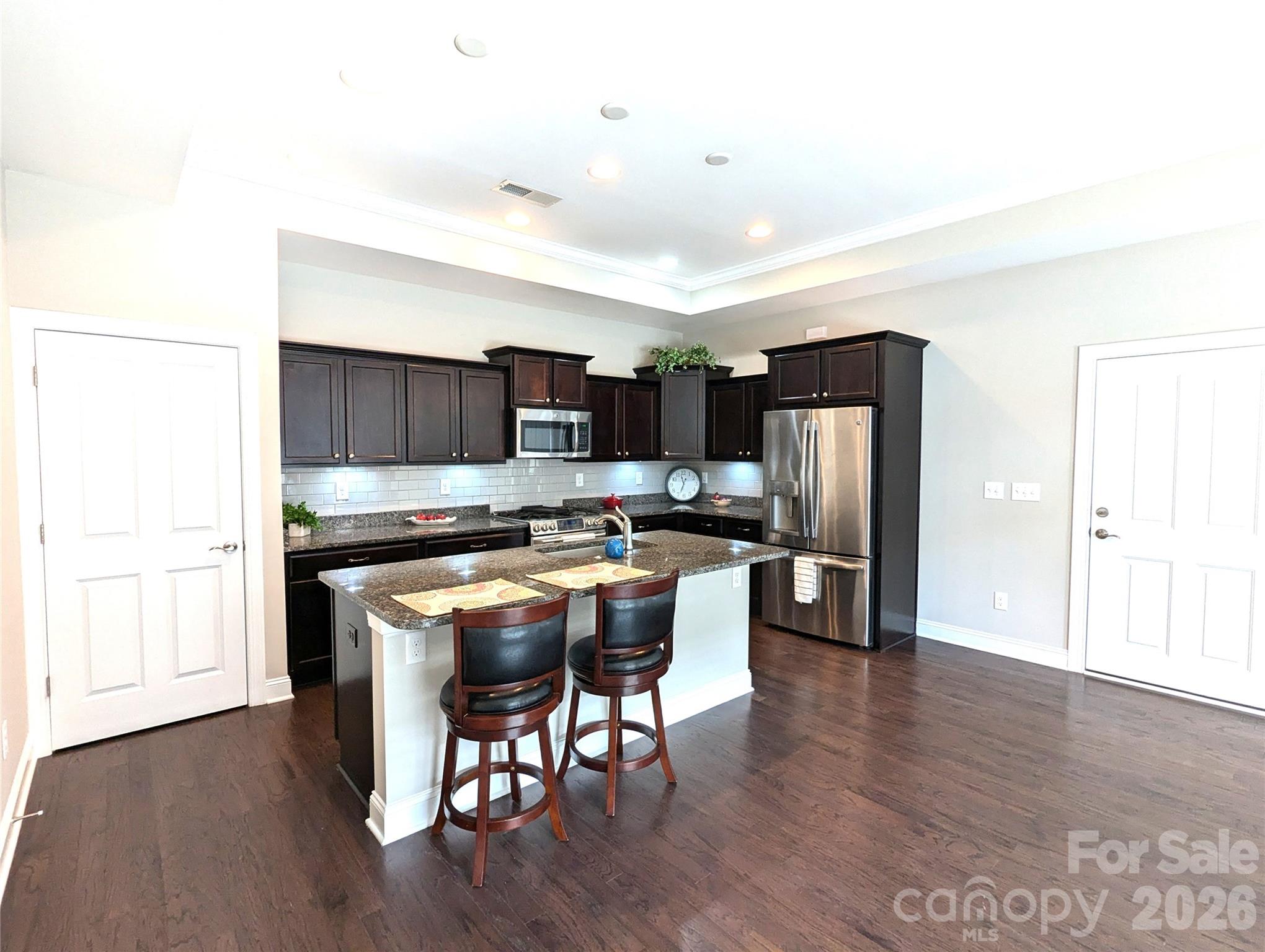 The Courtyards at Emerald Lake - Residential