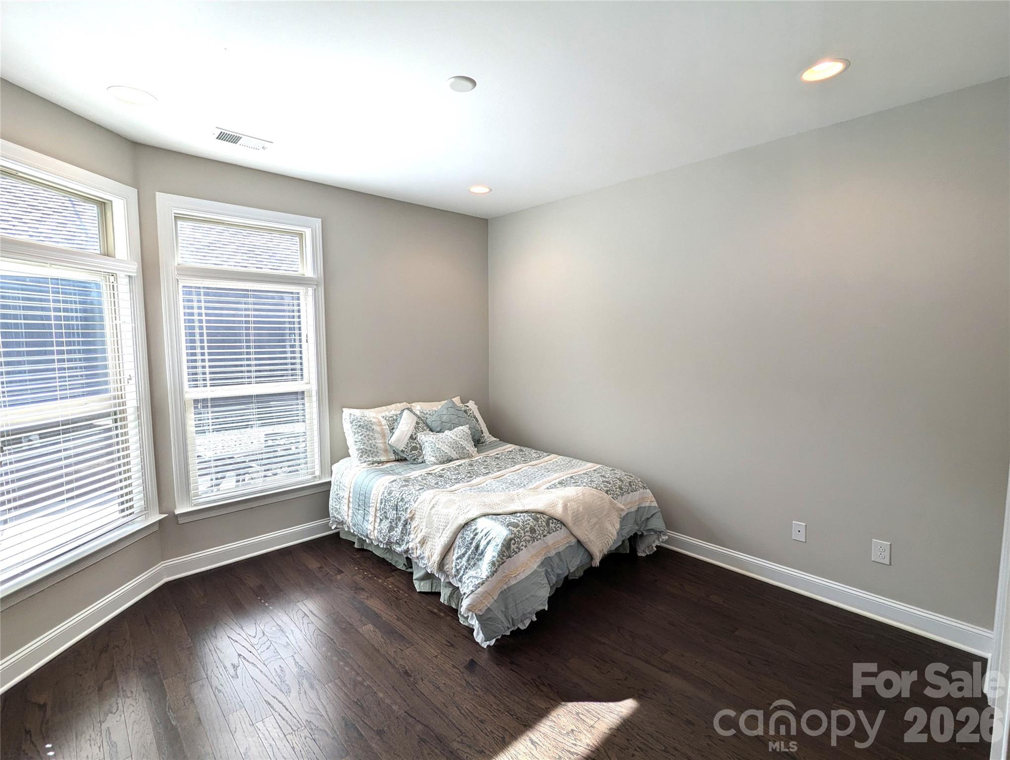 The Courtyards at Emerald Lake - Residential