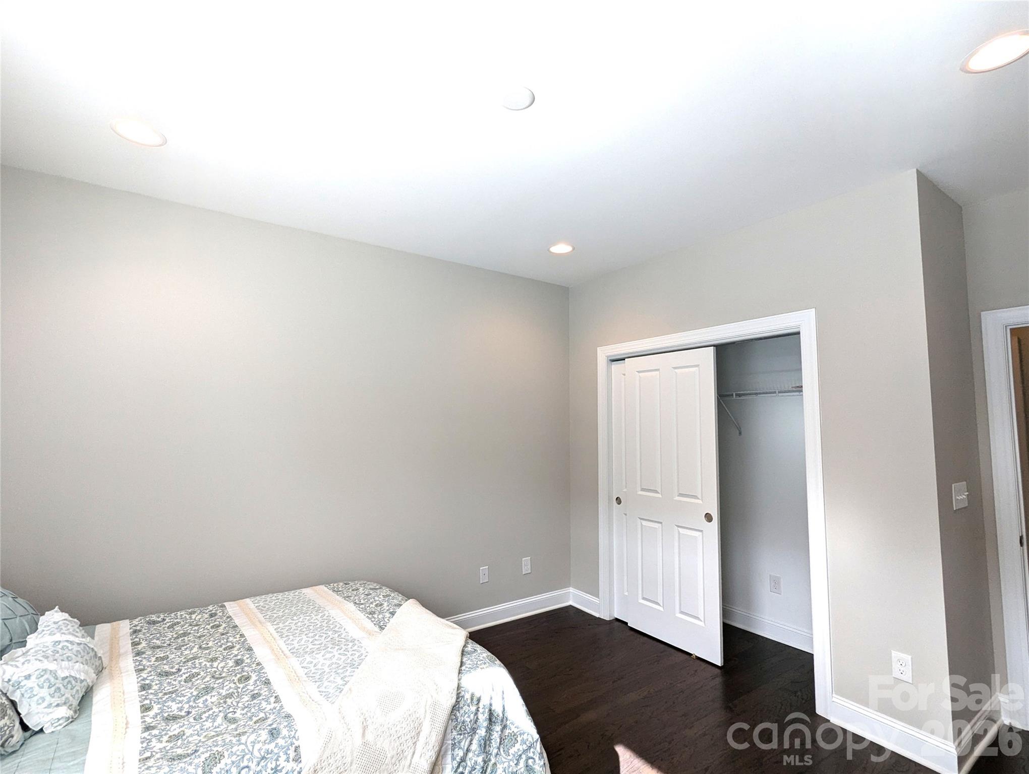 The Courtyards at Emerald Lake - Residential