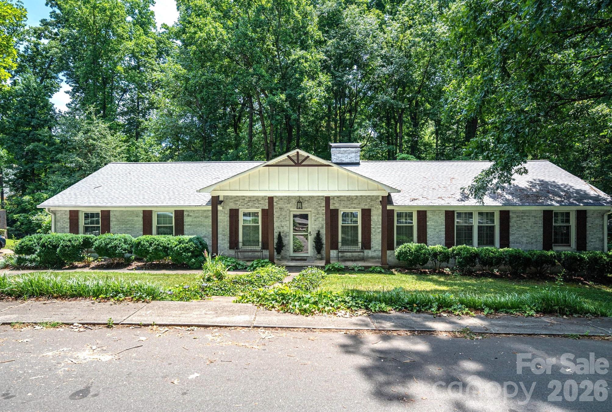 Photo 1 of 34 — 504 Dogwood Lane, Belmont, NC 28012