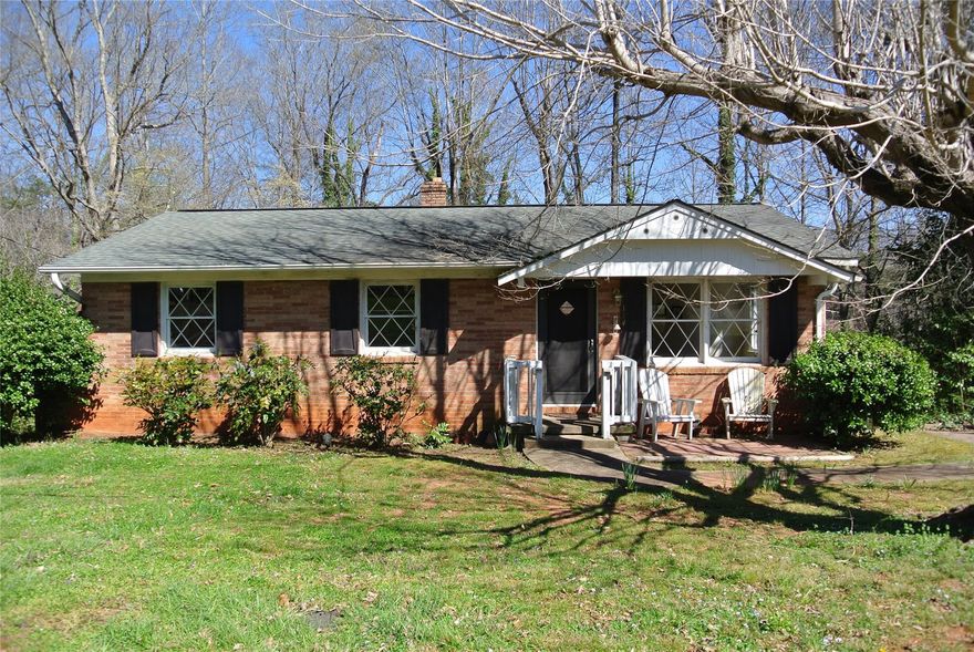 Ready for your personal touches! This cute brick ranch with a full unfinished basement is walking distance to Crestview Park and close to the hospital, downtown Rutherfordton and all amenities! 3 bedrooms, 1 full bath, original hardwood floors, lots of potential in this one.