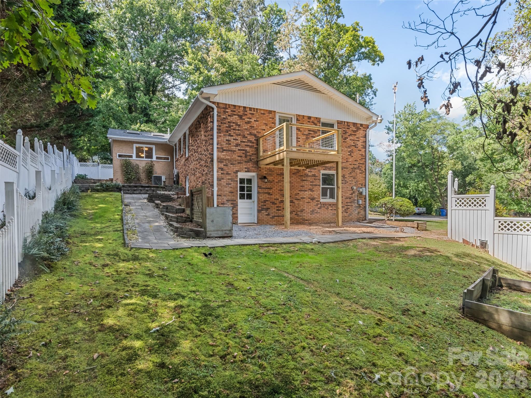 11 Crestwood Lane