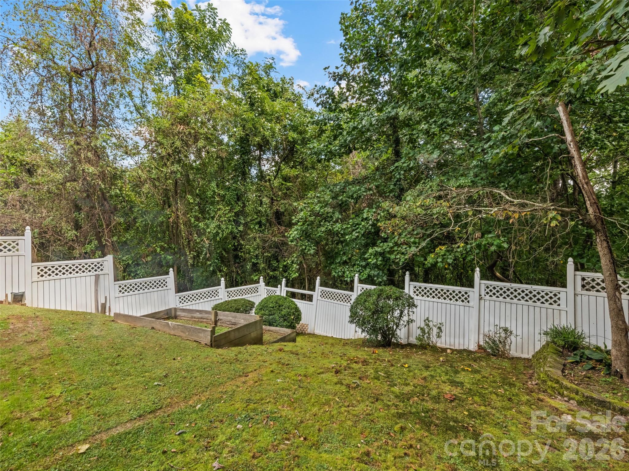 11 Crestwood Lane