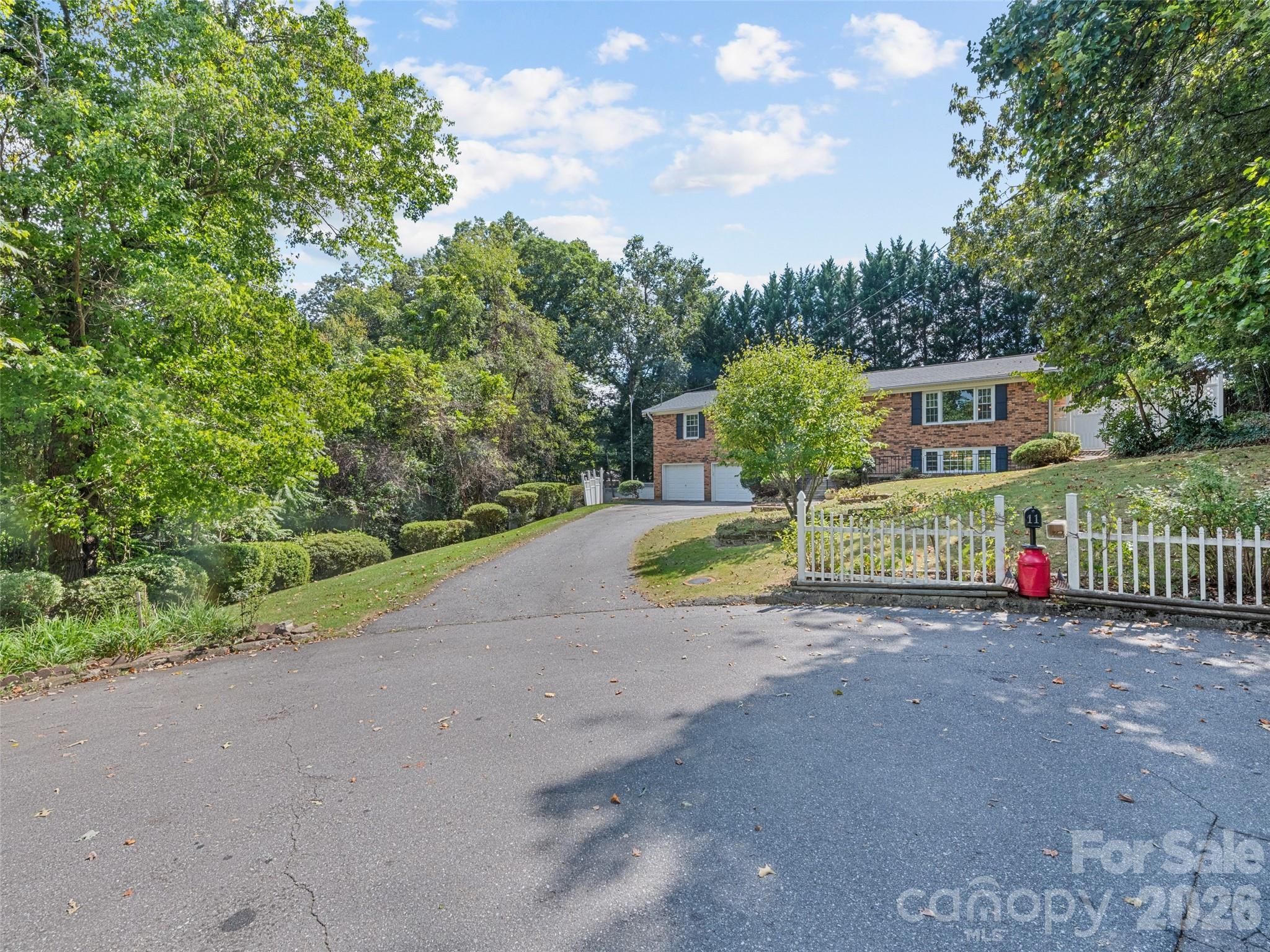 11 Crestwood Lane