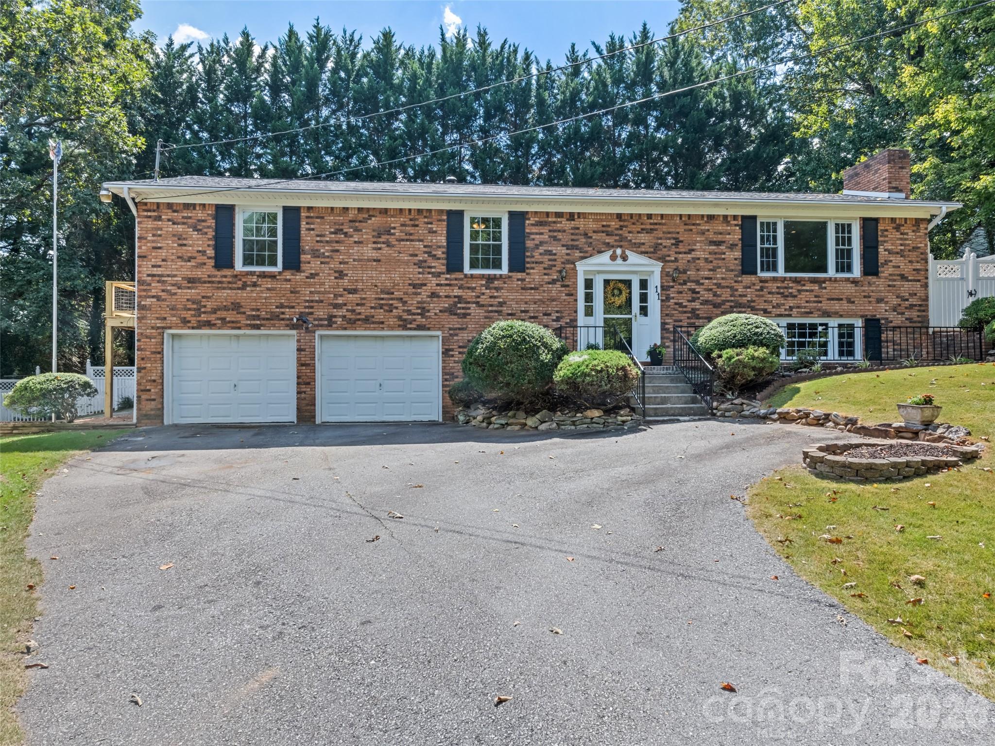 11 Crestwood Lane