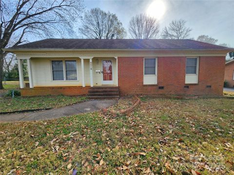 Photo of 6618 Hartsell Place, Charlotte, NC 28215 (MLS # 4332400)