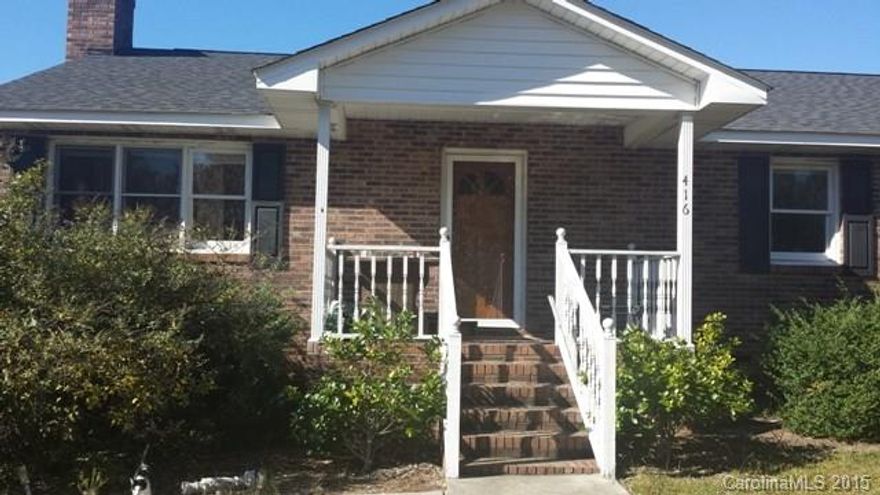 Special Financing-A rare opportunity!! The large open family/dining/kitchen area, beautiful laminate flooring and almost NO outside maintenance for this all brick home. Don't miss the opportunity! Schedule your appointment today!!!