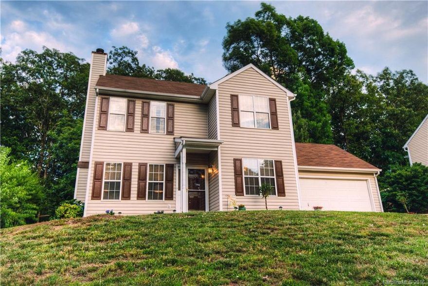 Take advantage of low SC taxes and Award-Winning Fort Mill schools in this adorable Whitegrove home located within a quick commute to Ballantyne or Uptown. Open floorplan with well-designed kitchen and breakfast nook, oversized family room w/real wood-burning fireplace. Owner’s retreat w/vaulted ceilings, dual vanities & large walk-in closet. Fully fenced on one of the largest private wooded homesites in the neighborhood.  Recently updated w/new paint & new carpet and ready for your family!