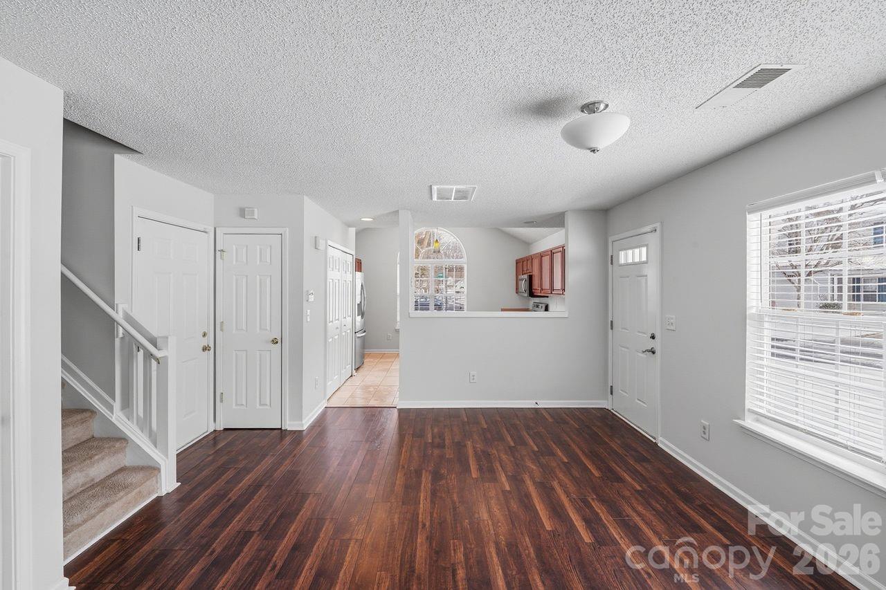 8221 Christmas Court