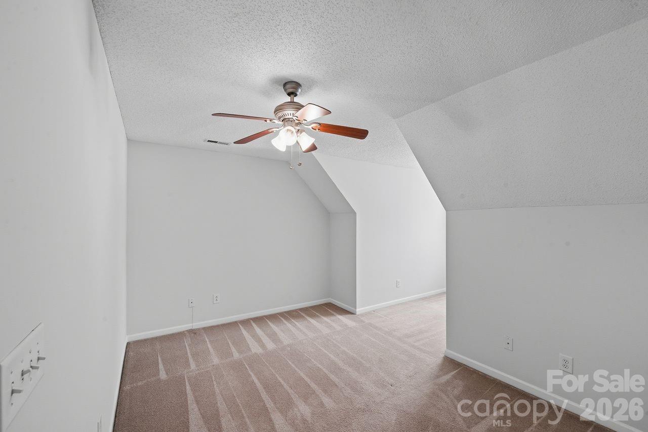 8221 Christmas Court