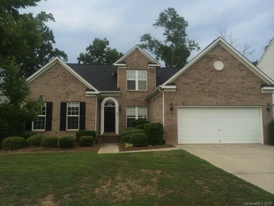 Just south of Ballantyne! Attractive split Bedroom and open floorplan with formal Dining Room, spacious Sunroom off Breakfast/Kitchen, and a nice Bonus Room on upper floor. Ceramic tile entry, new neutral carpet, new stainless steel appliances! Master Bedroom has trey ceiling and four piece ensuite bath. Great deck for entertaining.