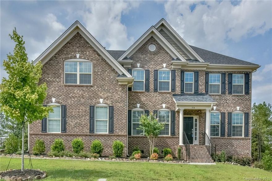 MOTIVATED SELLER!! BRING ALL OFFERS! HIGH DEMAND  GOLF COURSE COMMUNITY MINS. FROM 77 THINKING OF BUILDING? YOU CAN'T BUILD THIS HOME FOR THIS PRICE W/ ALL THESE UPGRADES INCLD. $30,000 IN LRG. CUSTOM OUTDOOR LIVING SPACE W/ GAS GRILL AND GAS FIRE PIT.  HOME VERY OPEN & BRIGHT WITH TOO MANY UPGRADES TO LIST BUT YOU NAME IT AND ITS GOT IT!  KITCHEN HUGE  WITH LOTS OF CABINETS! ELEVATED BONUS ROOM CREATES 10' CEILINGS IN FAMILY ROOM. HUGE MASTER RETREAT WITH 3 CLOSETS! PLENTY OF ROOM FOR A POOL.