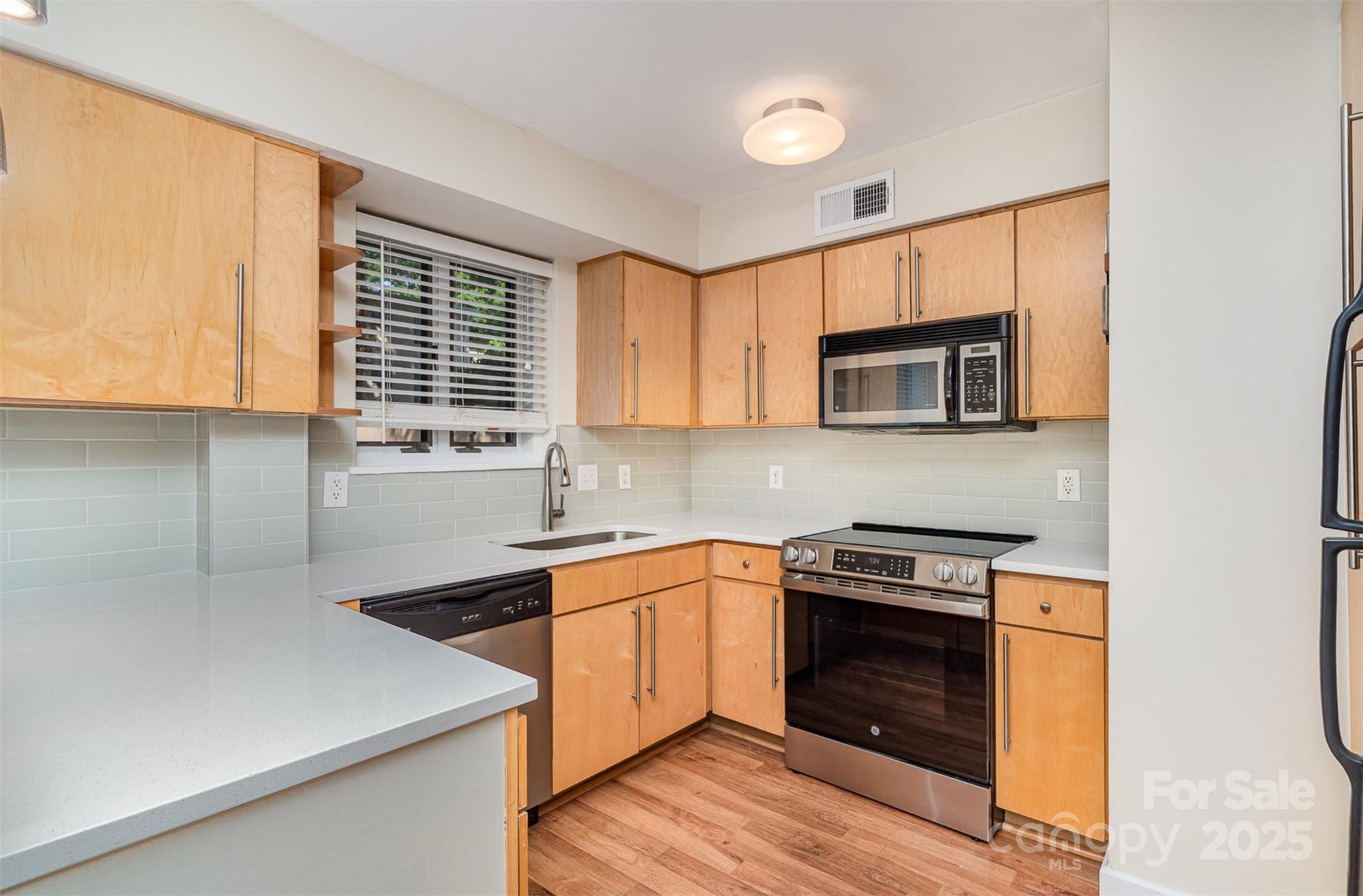 207 N Dotger Avenue C14