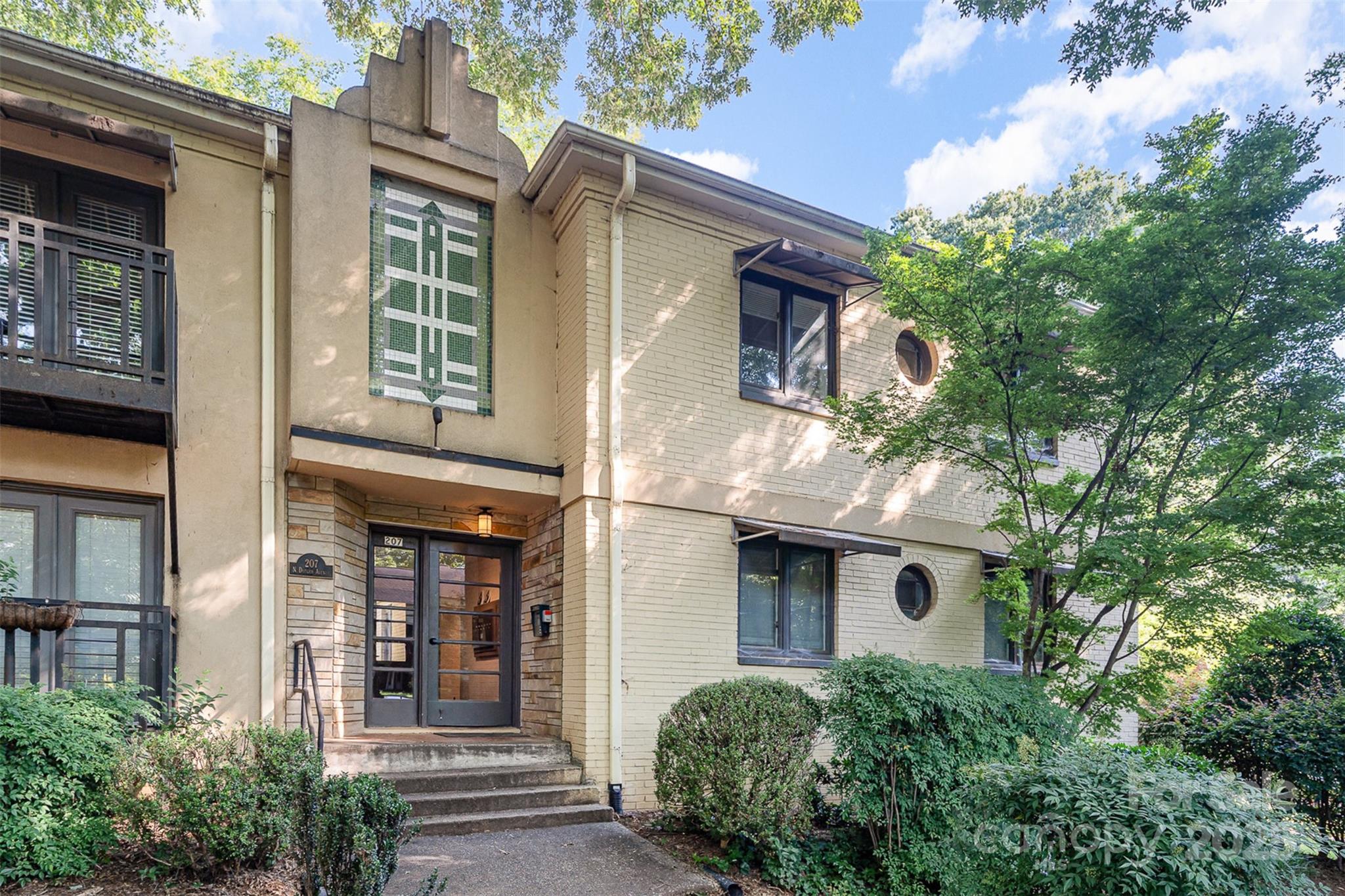 207 N Dotger Avenue C14