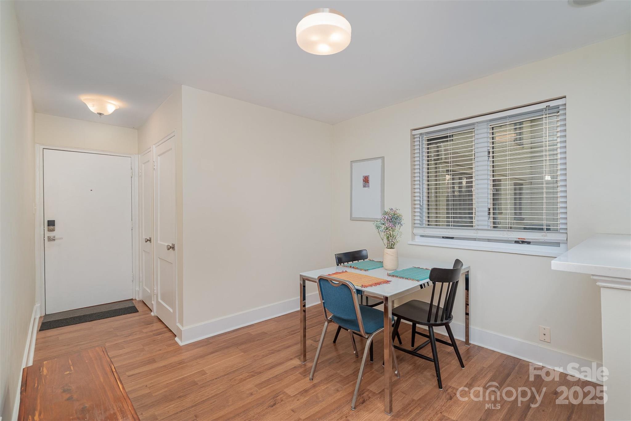207 N Dotger Avenue C14
