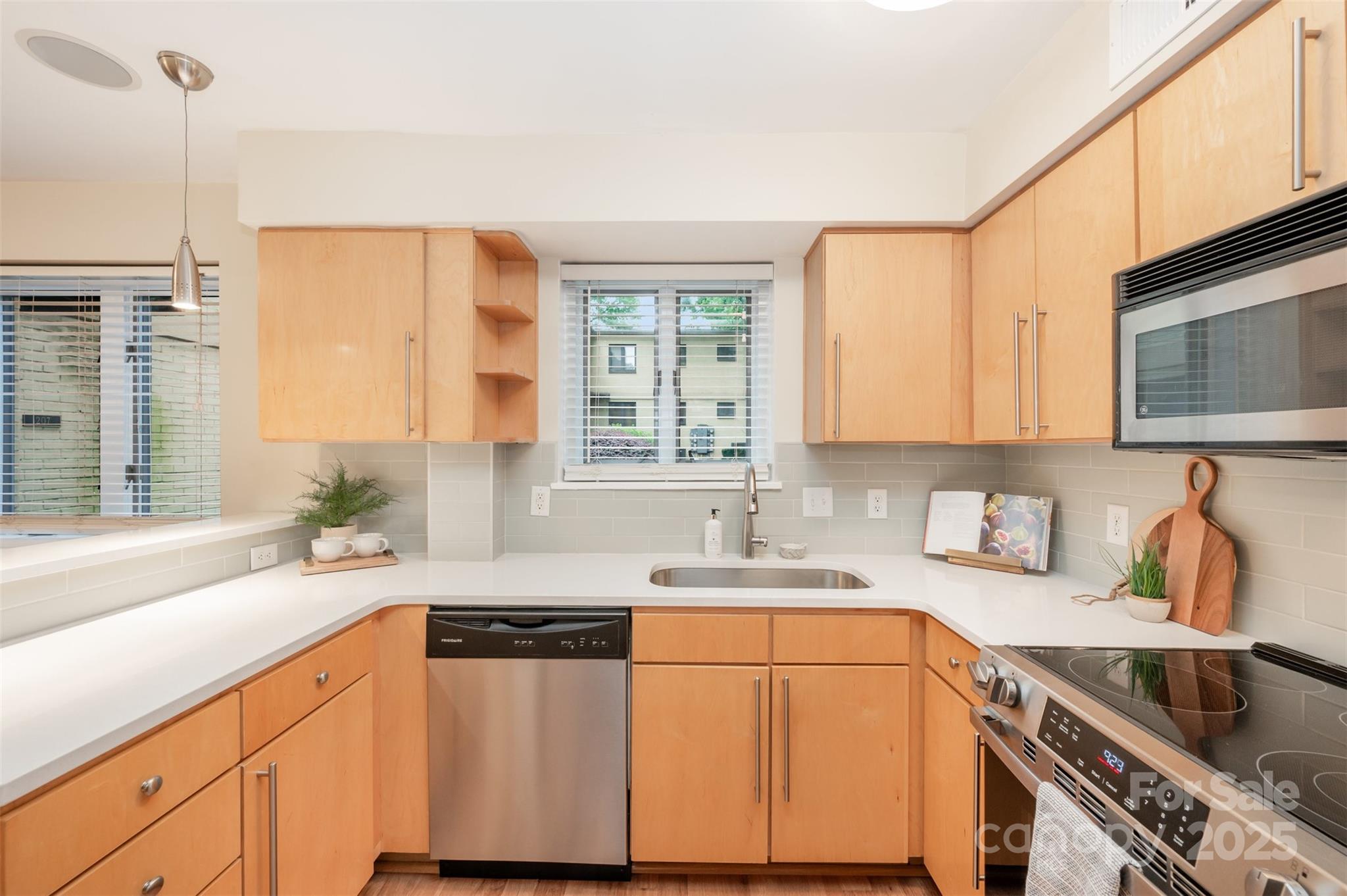 207 N Dotger Avenue C14