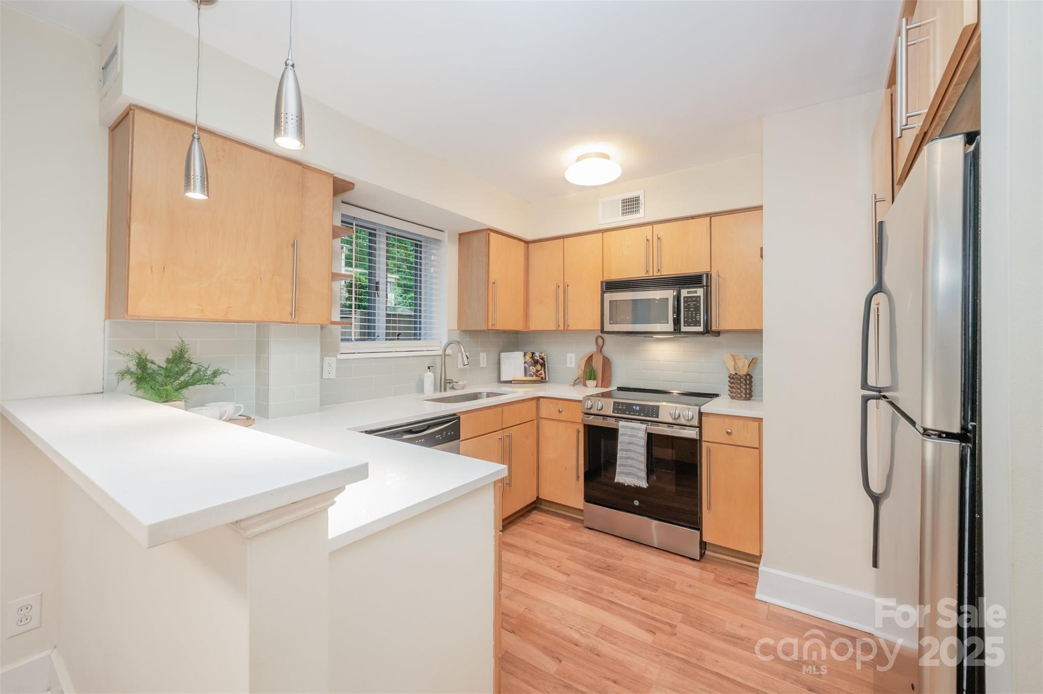 207 N Dotger Avenue C14