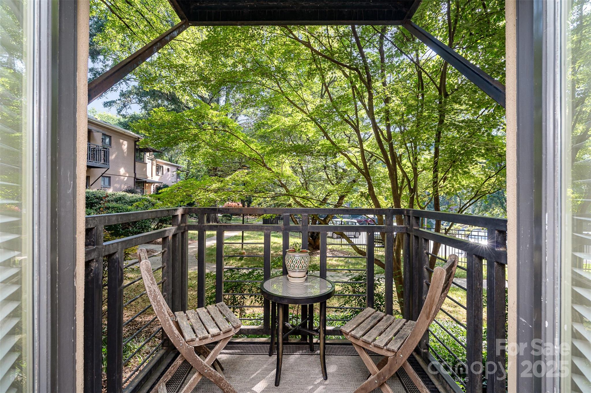 207 N Dotger Avenue C14