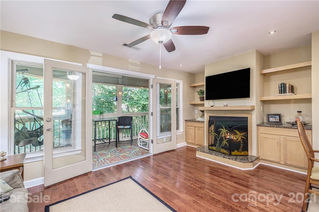 Queens Harbor - Residential