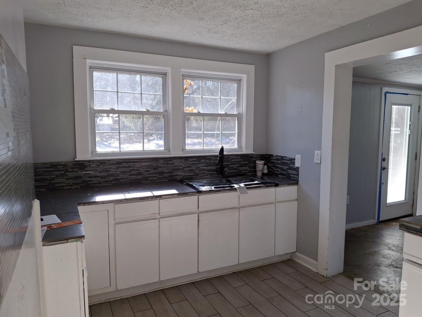 Asheville, North Carolina 28806, United States, 2 Bedrooms Bedrooms, ,1 BathroomBathrooms,Residential,Under Contract,49758