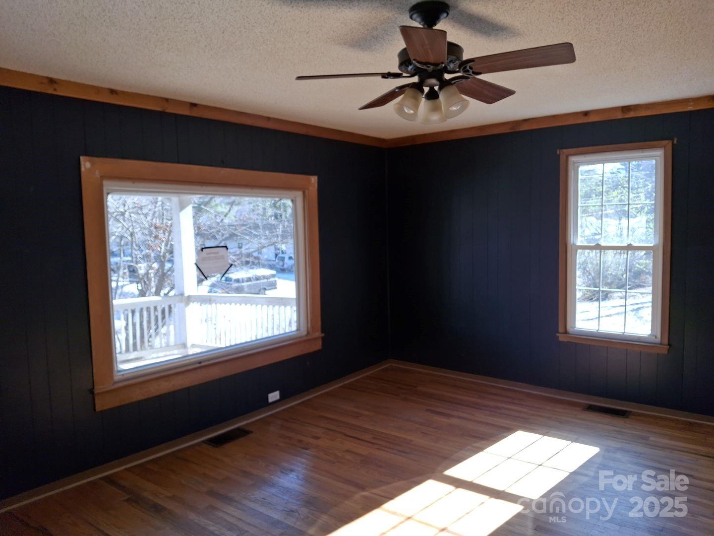 Asheville, North Carolina 28806, United States, 2 Bedrooms Bedrooms, ,1 BathroomBathrooms,Residential,Under Contract,49758