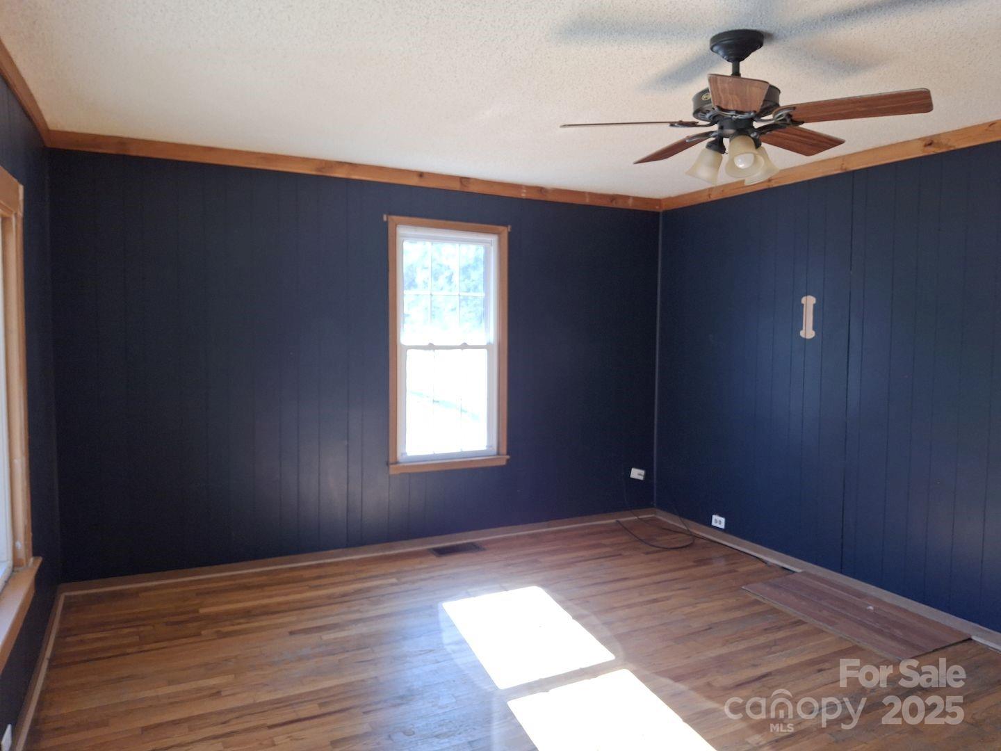 Asheville, North Carolina 28806, United States, 2 Bedrooms Bedrooms, ,1 BathroomBathrooms,Residential,Under Contract,49758