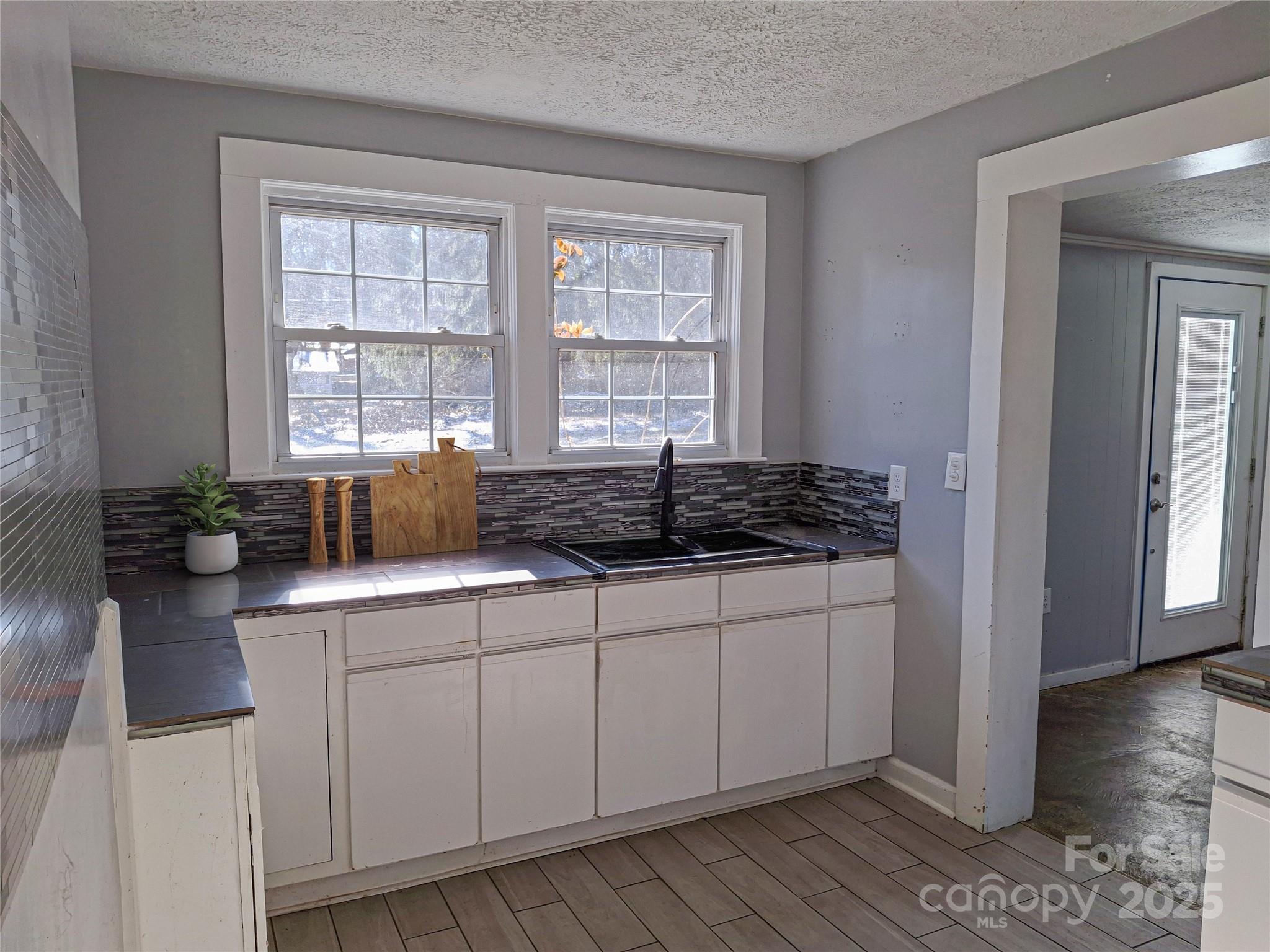 Asheville, North Carolina 28806, United States, 2 Bedrooms Bedrooms, ,1 BathroomBathrooms,Residential,Under Contract,49758