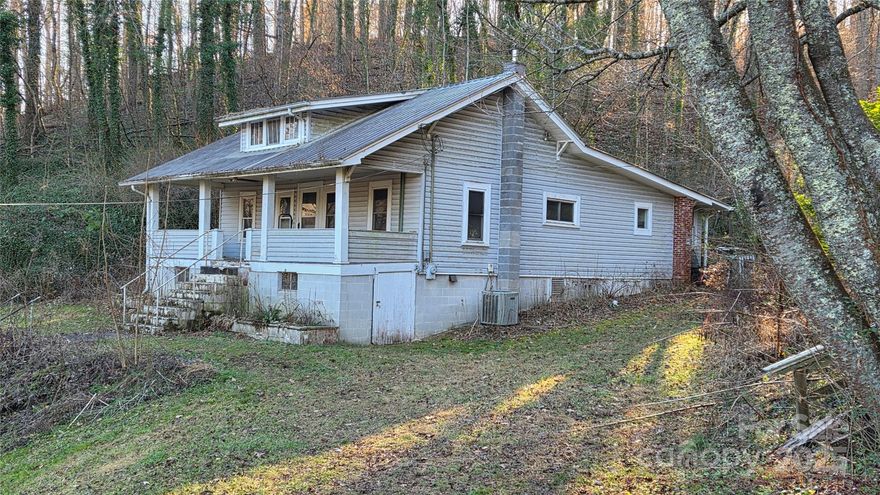 This charming 1936 bungalow is ready for a new owner to bring it back to its former glory. Featuring 2 bedrooms, a bonus room, and one bath, it sits on over 6.5 acres of unrestricted land. Discover the potential this home offers in a fantastic Sylva location.