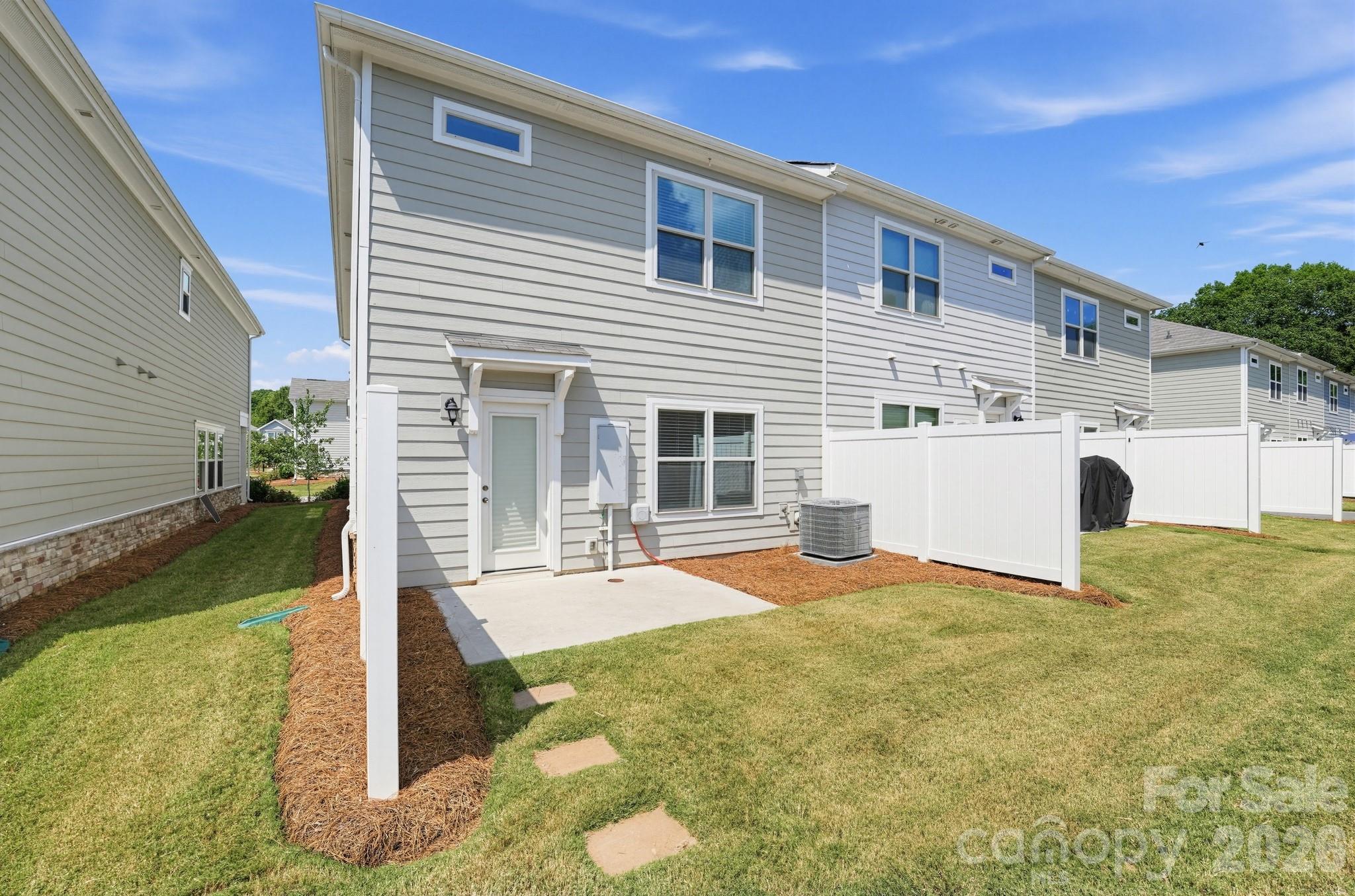 918 Sagecroft Lane