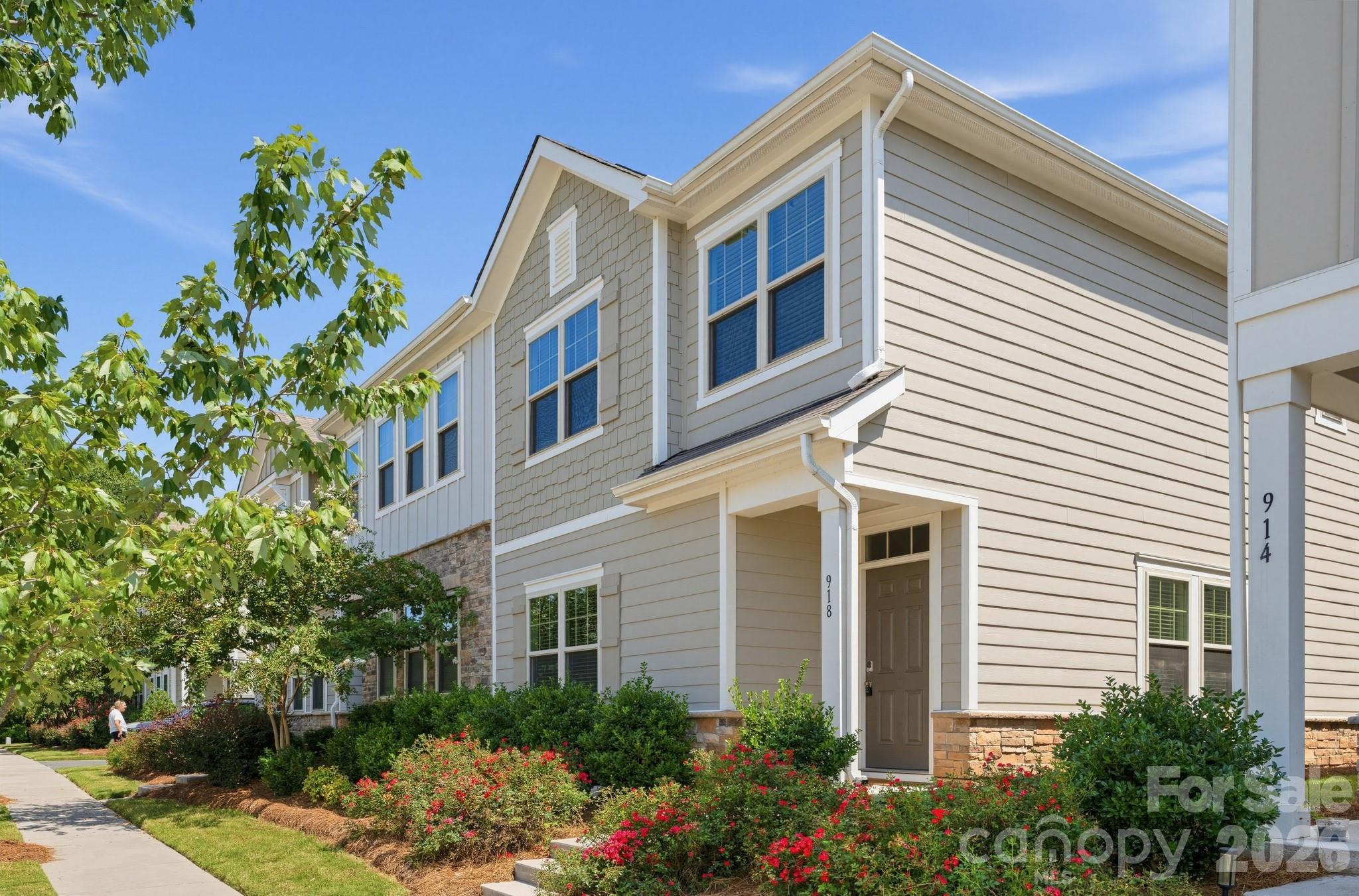 918 Sagecroft Lane