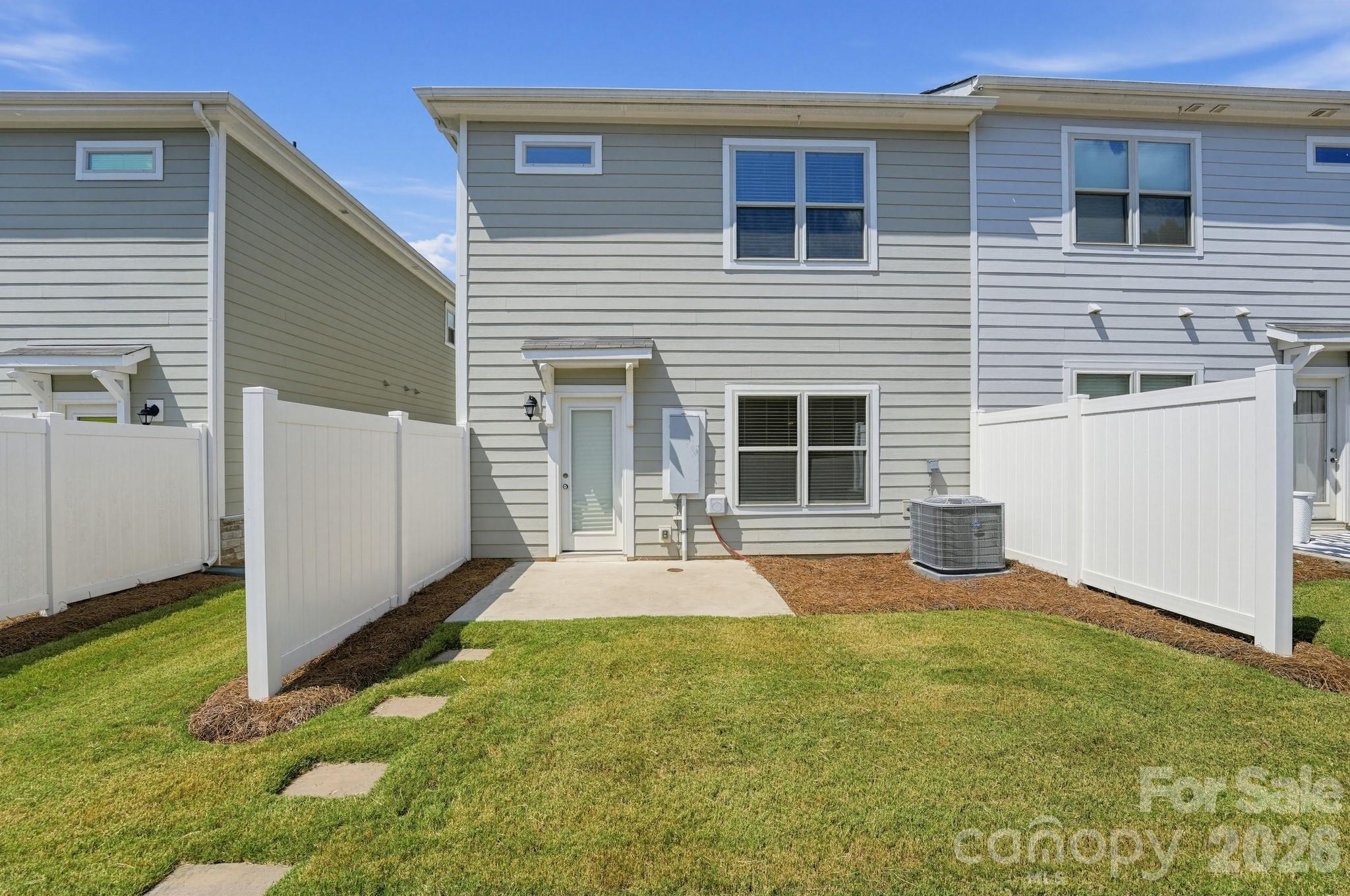 918 Sagecroft Lane