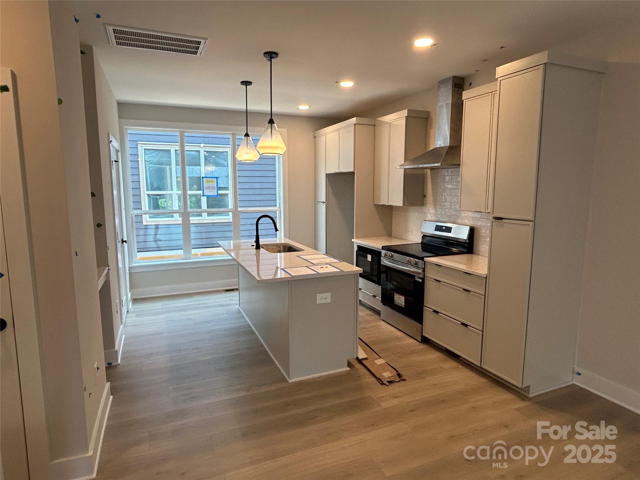 111 Verbena Street NE 10