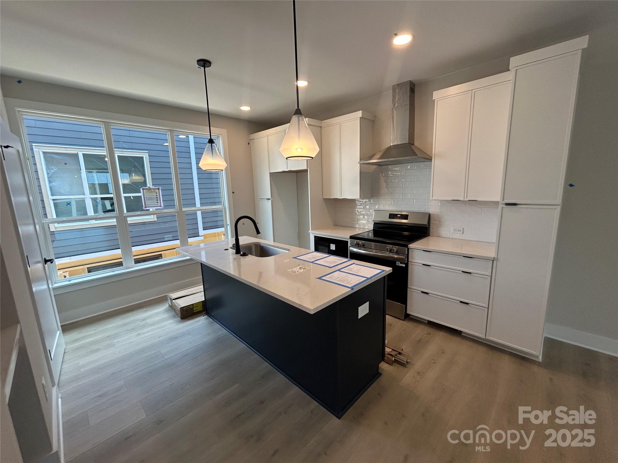 111 Verbena Street NE 10