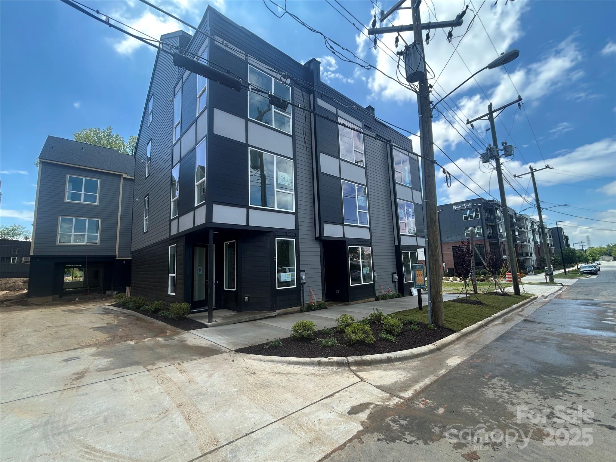 111 Verbena Street NE 10