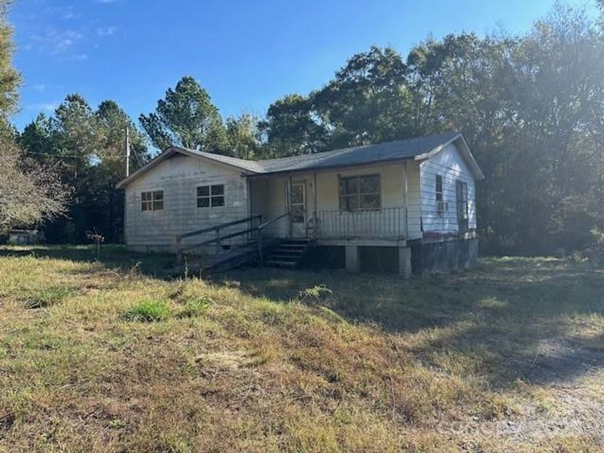 1424 JJ Autry Road, 2BR/1BA Home on 9.14 +/- Acres – Marshville, NC
Tucked away just off JJ Autry Road, this 2-bedroom, 1-bath home sits on approximately 9.14 private acres offering the ideal blend of space, privacy, and potential. Enjoy the peace and quiet of country living with plenty of room to spread out.

The home is a great opportunity for investors, renovators, or anyone looking to create their own country retreat. The land offers endless possibilities — from gardening or small livestock to simply enjoying the natural setting.

With convenient access to Marshville and surrounding areas, this property combines rural charm with investment potential.